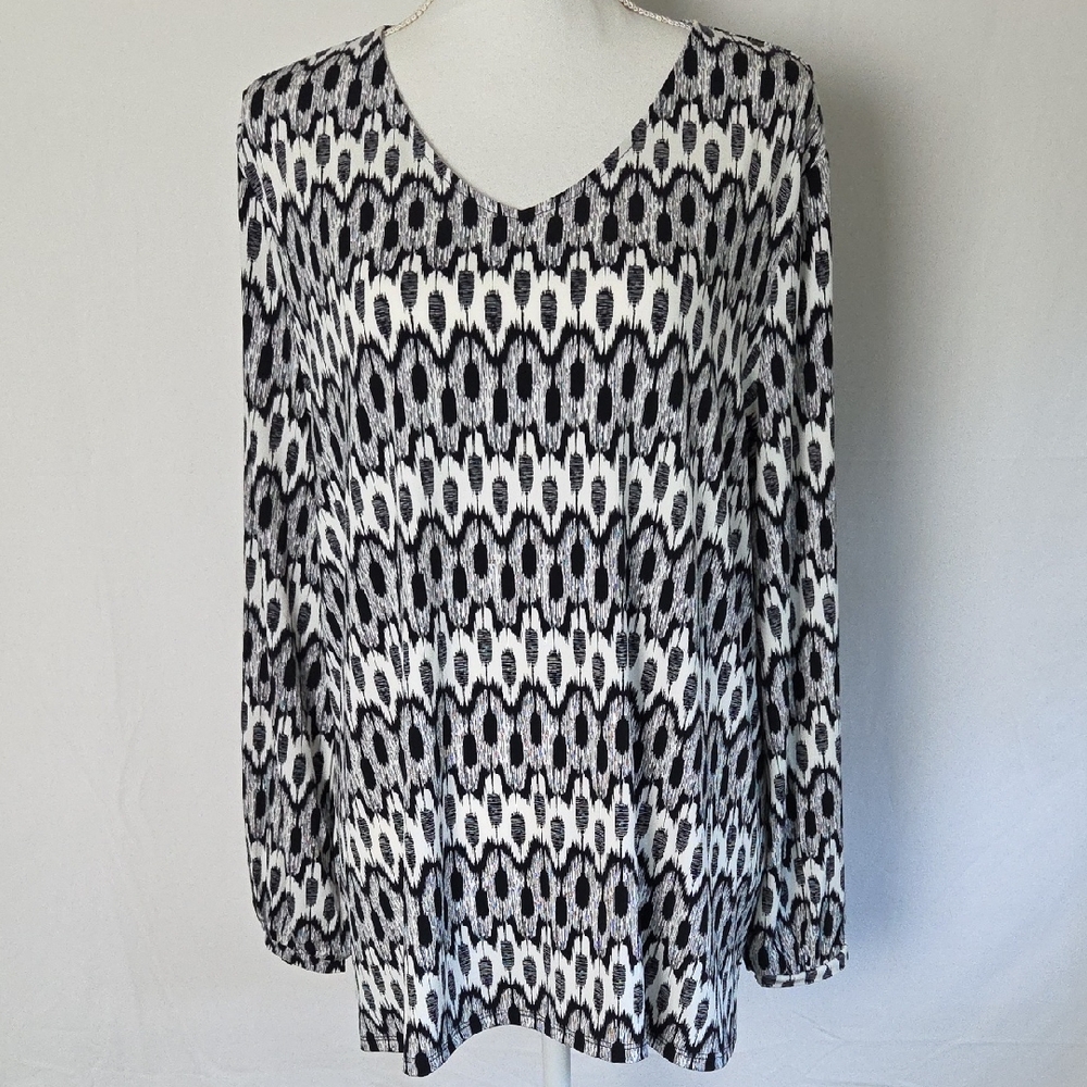 NWT Chico's Black & White Tunic Pullover Women's Size 3